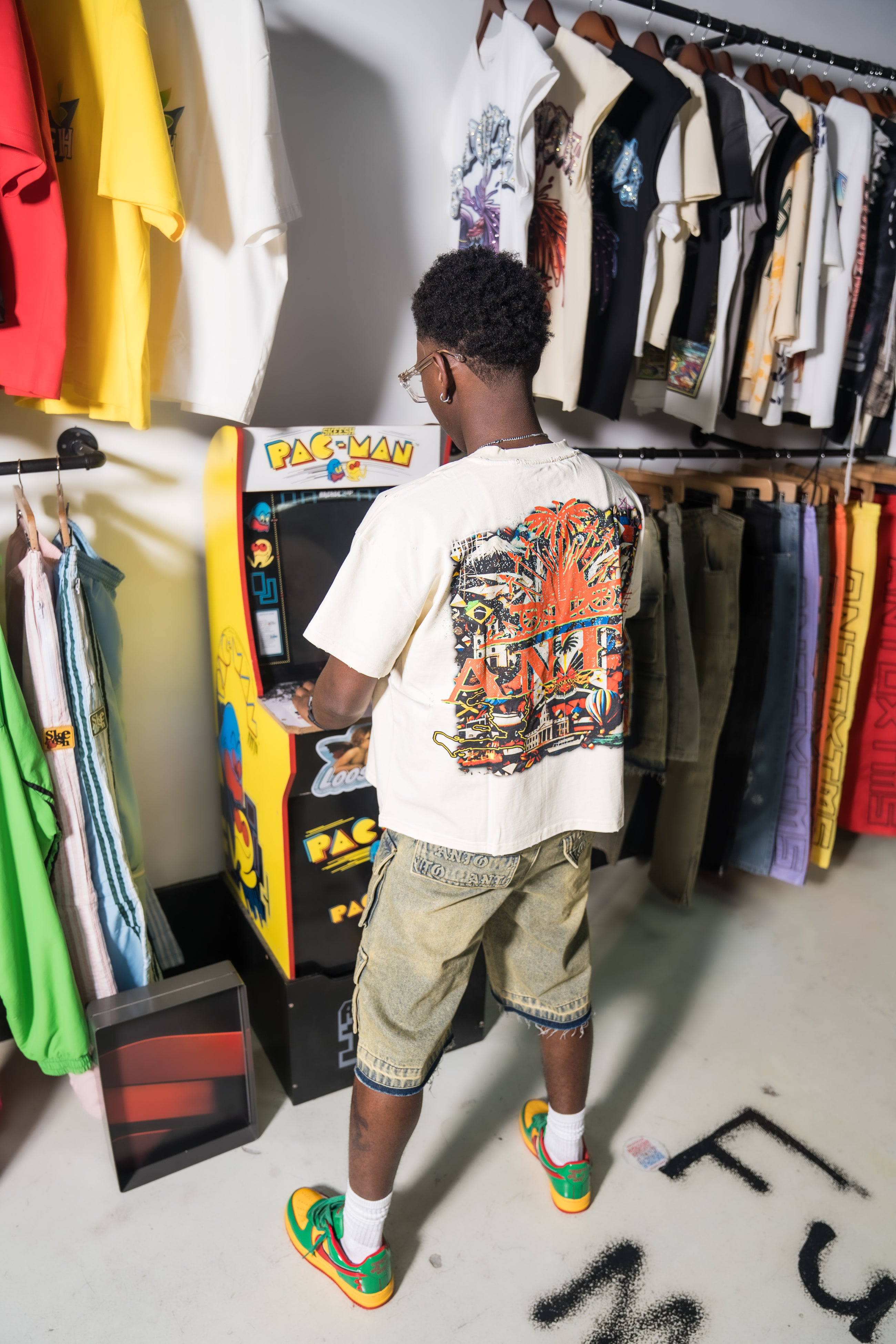 DENIM EMBOSSED CARGO SHORT - FADED BLUE