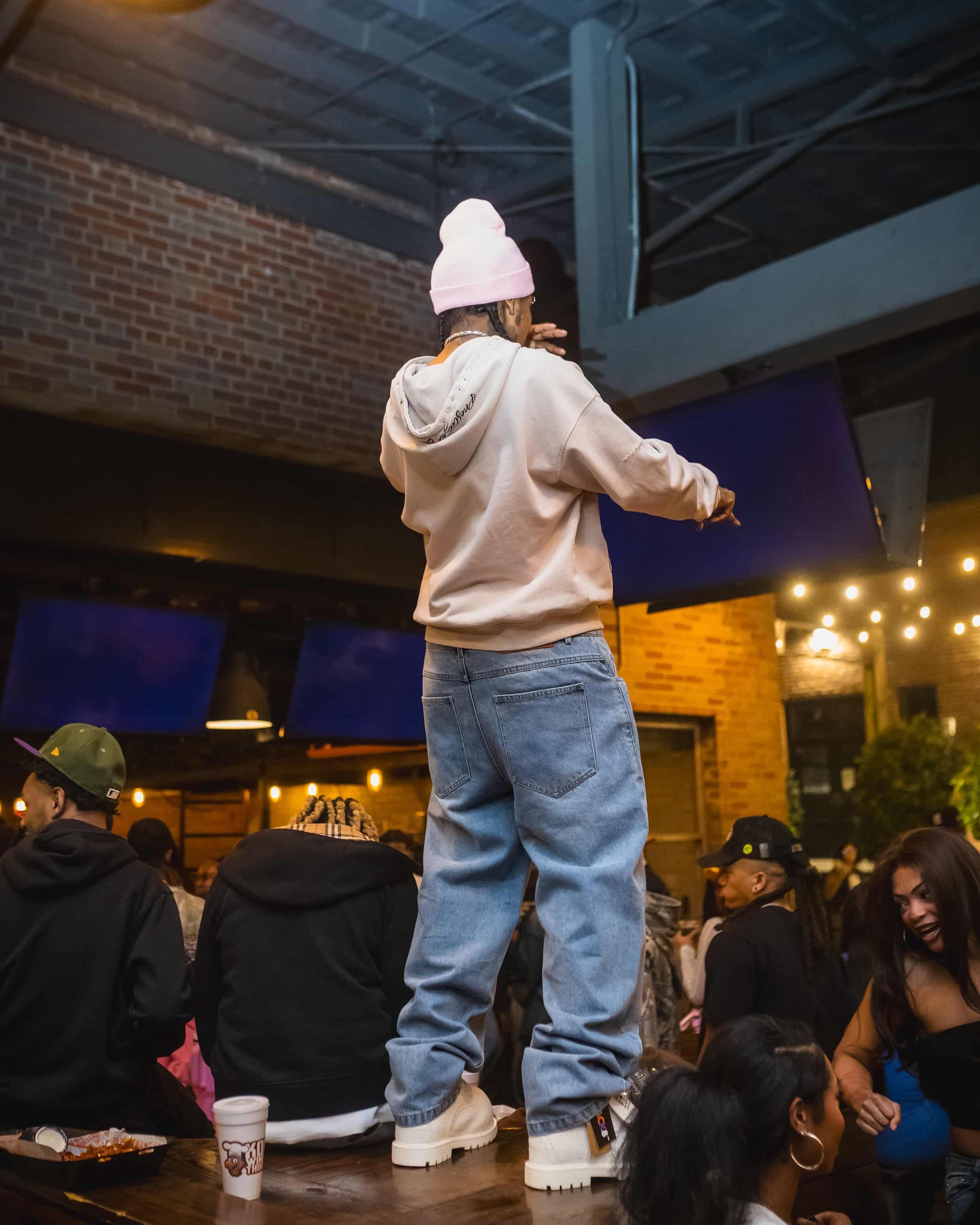 FLORAL LIGHTWASH EMBROIDERED DENIM JEANS