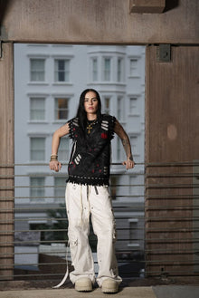 DISTRESSED BEAST KNITTED VEST 'BLACK'