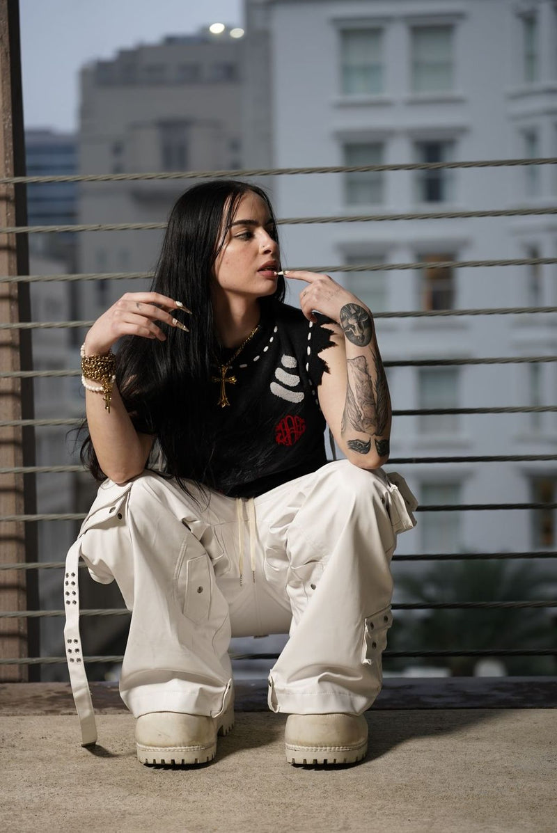 DISTRESSED BEAST KNITTED VEST 'BLACK'